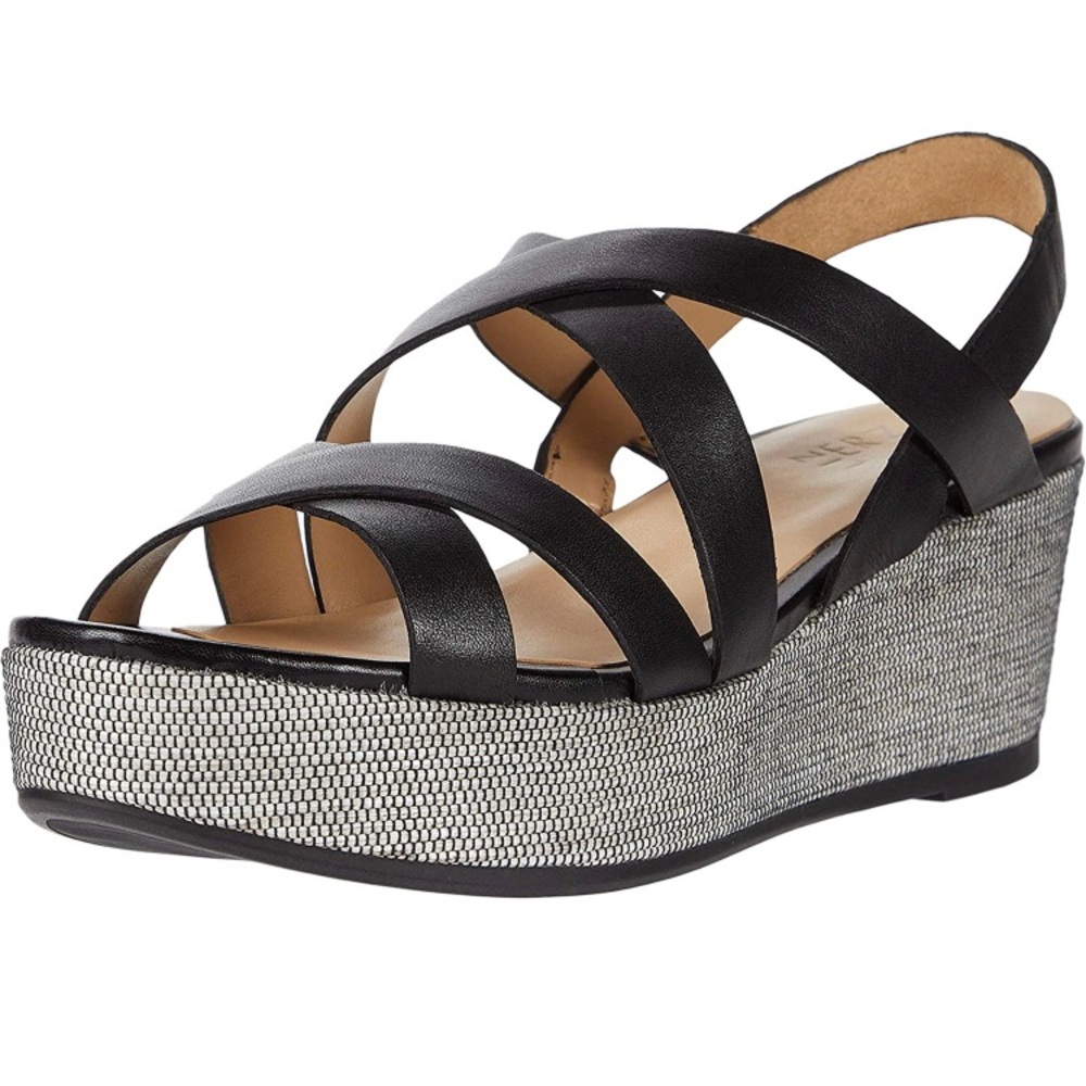 The naturalized unique sandals